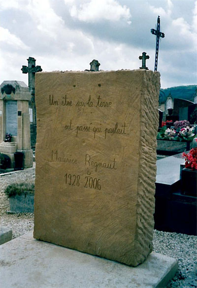 Photographie de la pierre tombale de Maurice